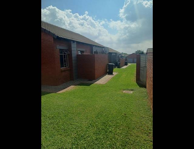 3 BEDROOM TOWNHOUSE FOR SALE IN STONERIDGE